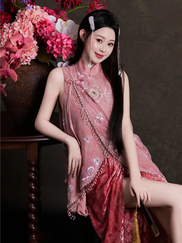 

Новый розовый свадебный халат в китайском стиле с богатой вышивкой для фотосессий, утренний халат для невест от Yu ng Ge