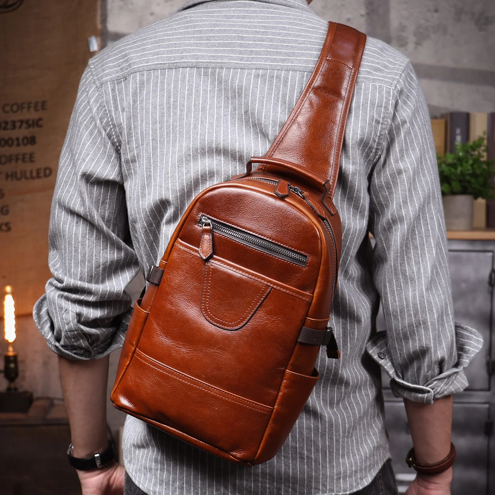 S.WORKER Herren-Umhängetasche aus hochwertigem, pflanzlich gegerbtem Leder, lässige Mode-Brusttasche – Detail 6