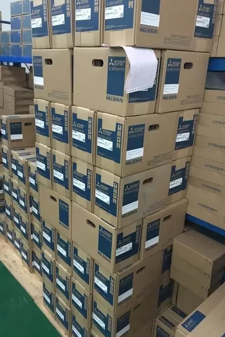 Новый оригинальный контроллер PLC