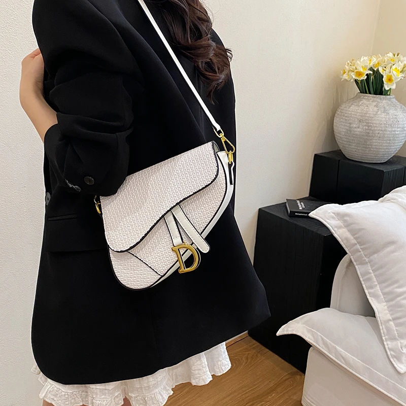 กระเป๋าสะพายหนังหรูหราสําหรับผู้หญิง, กระเป๋าสะพายข้างคลาสสิกโดยแบรนด์หรู, กระเป๋าถือดีไซน์เนอร์ชื่อดังอินเทรนด์