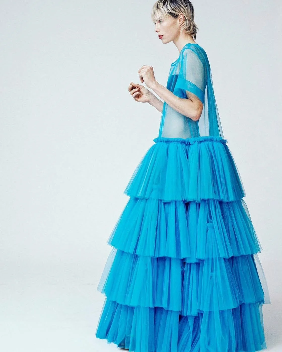 Vestido de fiesta estilo hippie, manga corta, ilusión de malla en cascada, vestido para ocasiones especiales, vestido de tul transparente azul cielo de alta costura 2025