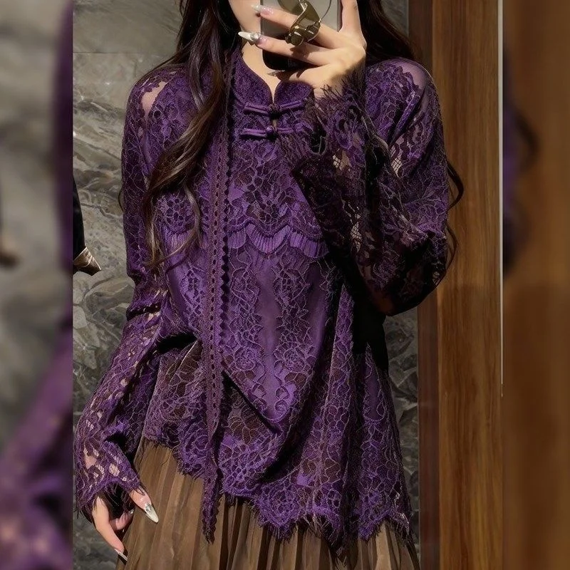 

Новая китайская ретро-блузка женская, фиолетовая, с кружевом, воротником-стойкой, на пуговицах-лягушках, элегантная, прозрачная, с длинным рукавом, модный топ