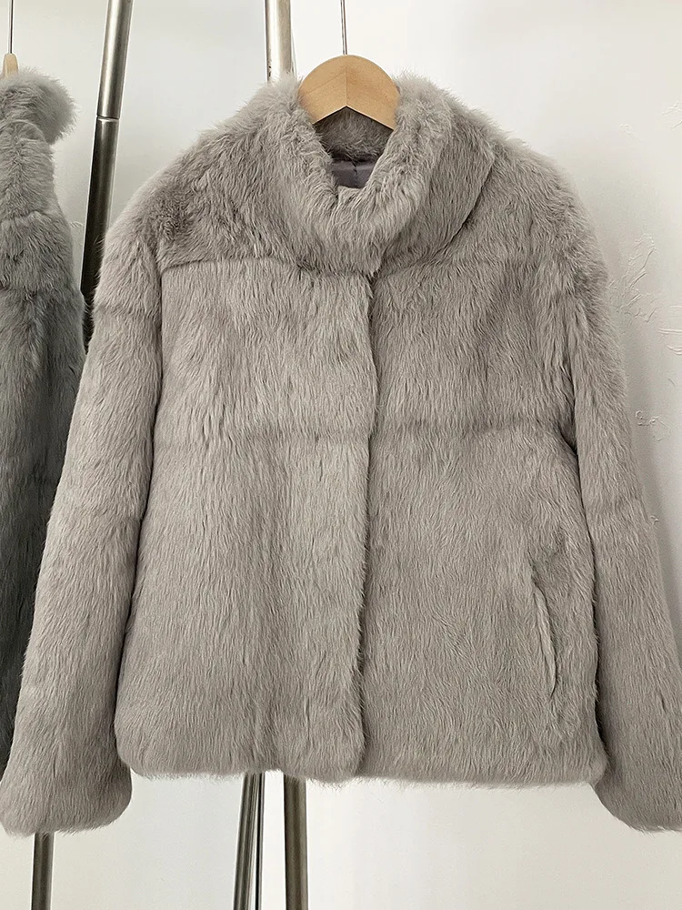 سترة ZMEENNA الفاخرة للنساء من الفرو الصناعي باللون البني الداكن معطف شتوي أنيق بياقة عالية ملابس خارجية ناعمة ودافئة أنيقة ZM3393