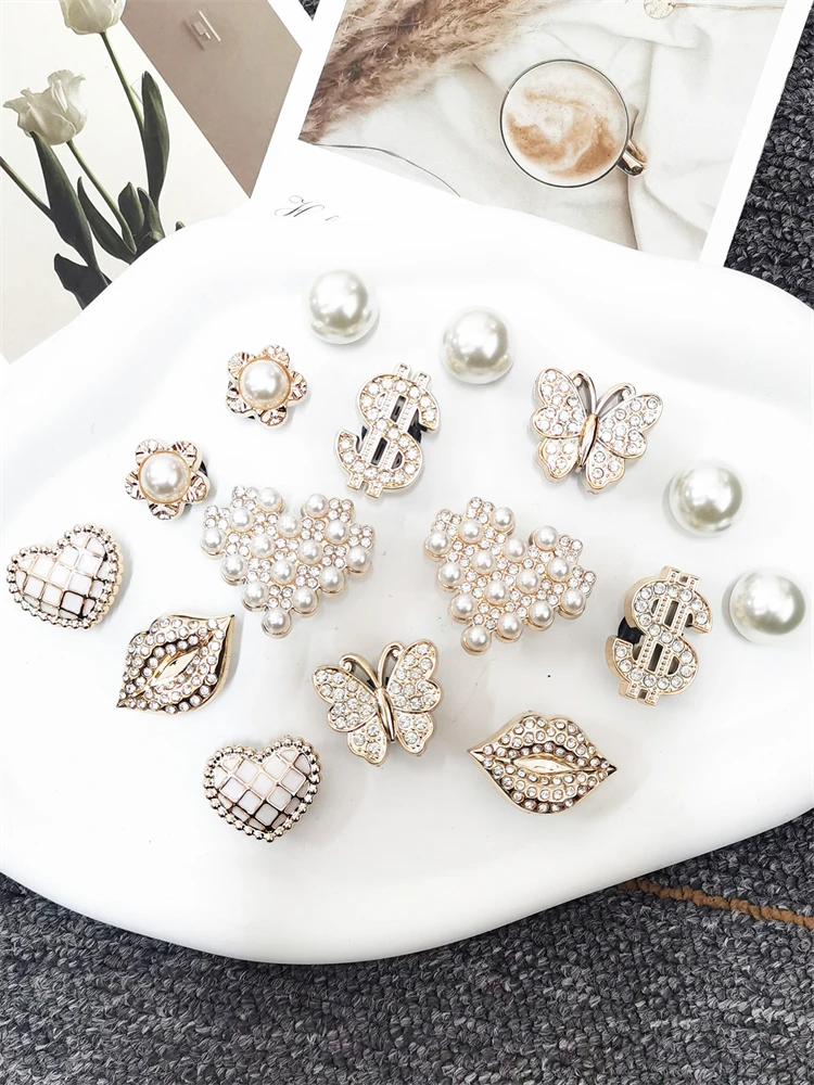16PCS Strass Lippen Schuh Charms ABS Dollar Schnalle Dekorationen DIY Bling Herz Pins Clog Zubehör Fit Dame Halloween Sandalen – Detail 8