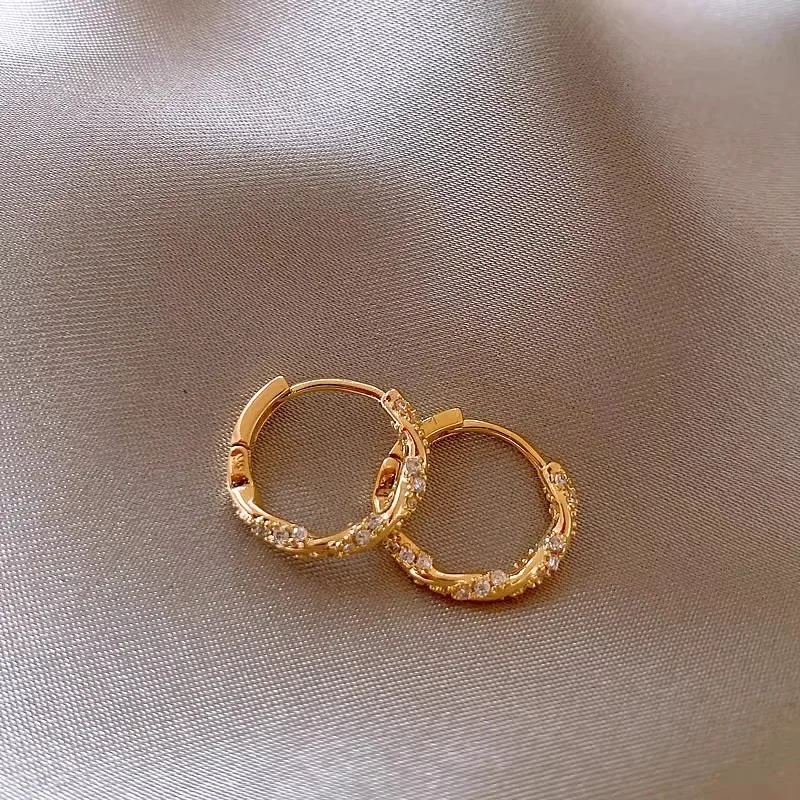 2024 الكورية الجديدة بسيطة مزاجه دائرة أقراط مرصعة بحجر الزركون موضة صغيرة تنوعا أقراط المرأة مجوهرات هدايا بالجملة