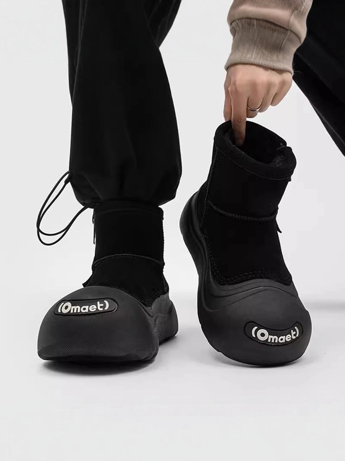 

Men's Winter Thickened Fleece Lined Snow Boots Outdoor Waterproof High Top Cotton Shoes Leather And Fur Integrated