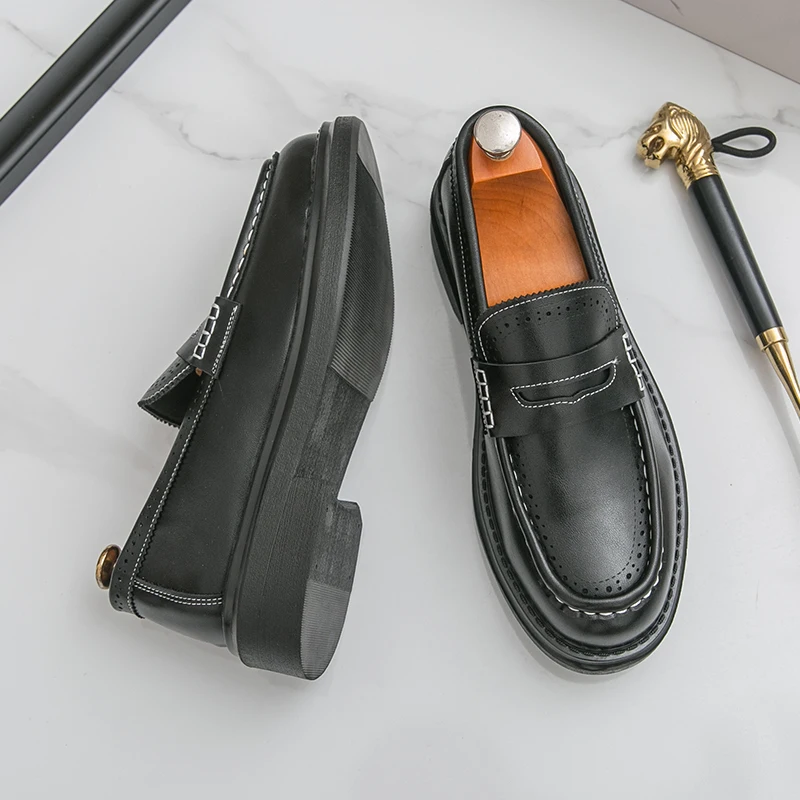 Retro Men Loafers Black Brown Men Casual One-foot Light Comfortable Fashionable Brogue Leather Shoes Size 38-46 Men Shoes