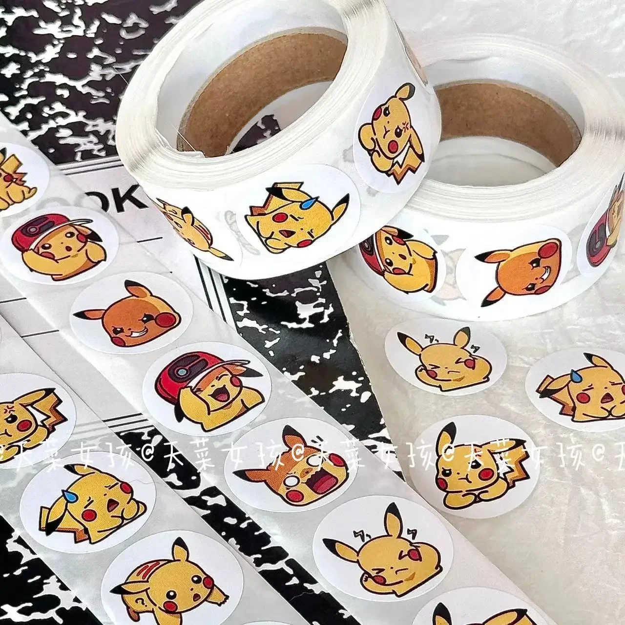 500pcs Anime Pokemon Sticker Pikachu Cartoon Children Sticker Label 2.5cm DIY Gift Sealing Cute Scrapbook Envelope Seal Supplies