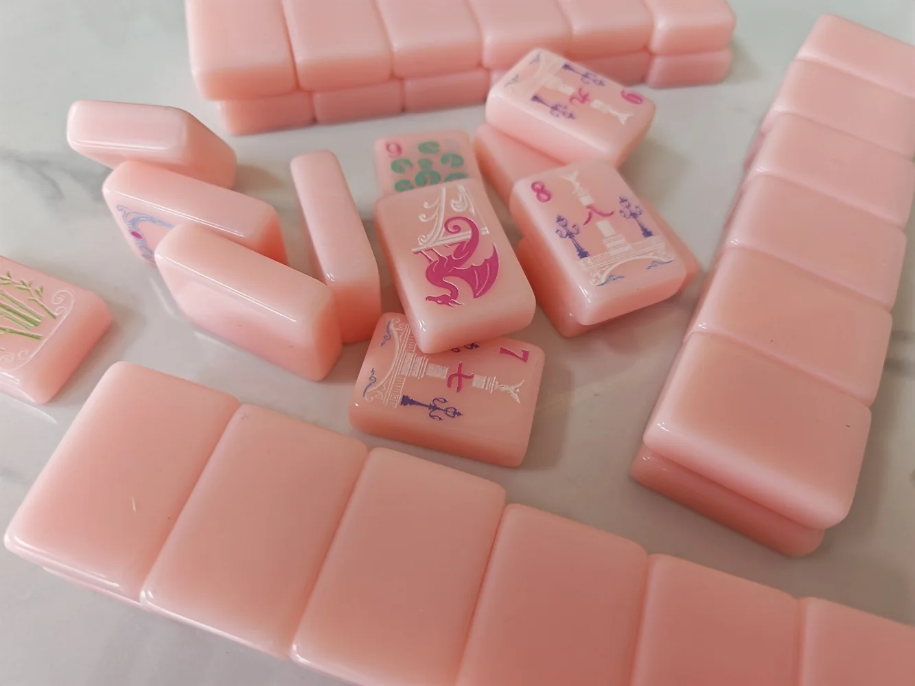 

2026 Hot New Pink Acrylic American Mahjong Tile Set 160 Titles Premium Material Mah Jongg Family Party Game Travel Entertainment