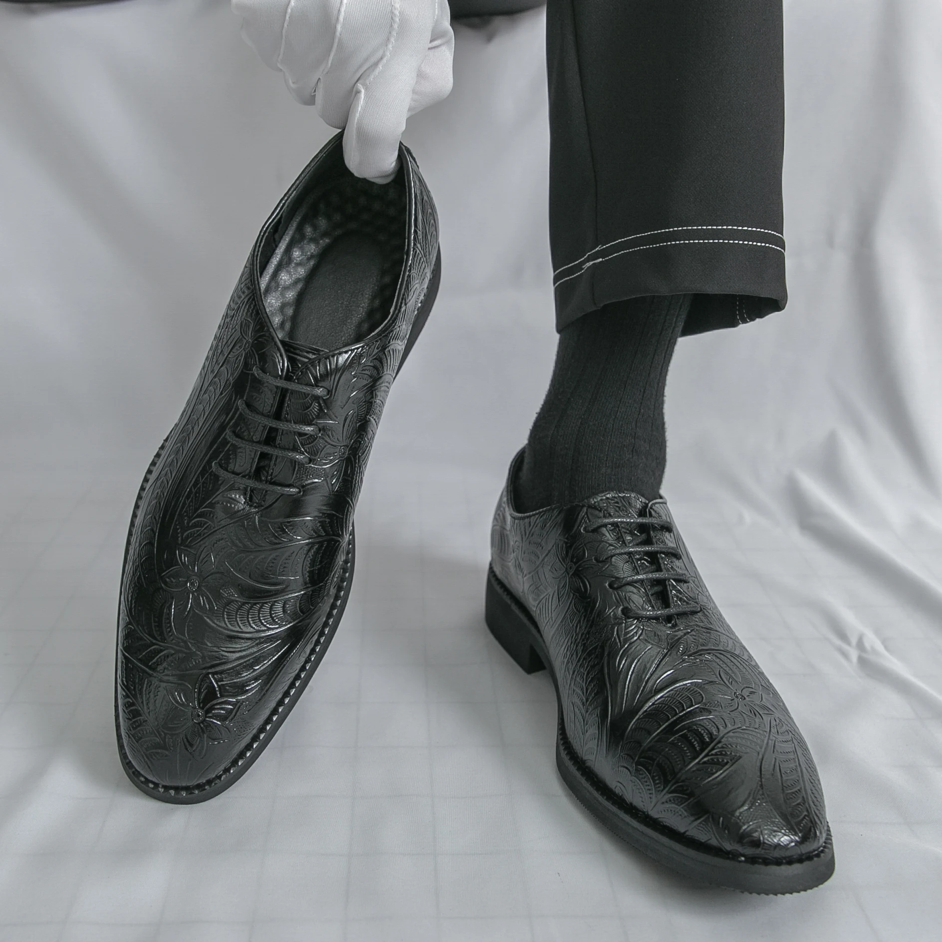 

Luxury Brand Men Fashionable Pointed Blok Leather Shoes for Spring New Comfortable Lace Up Pattern Business Formal Leather Shoes