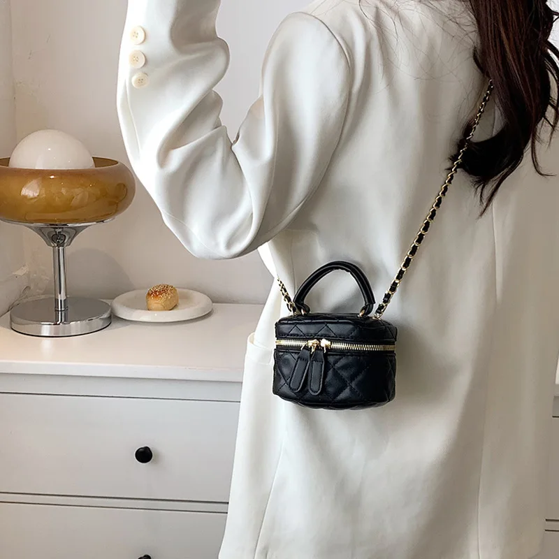 Qunq Fashionable Lingge Embroidered Thread Primary School Girl\'s Square Crossbody Metal Chain Handbag