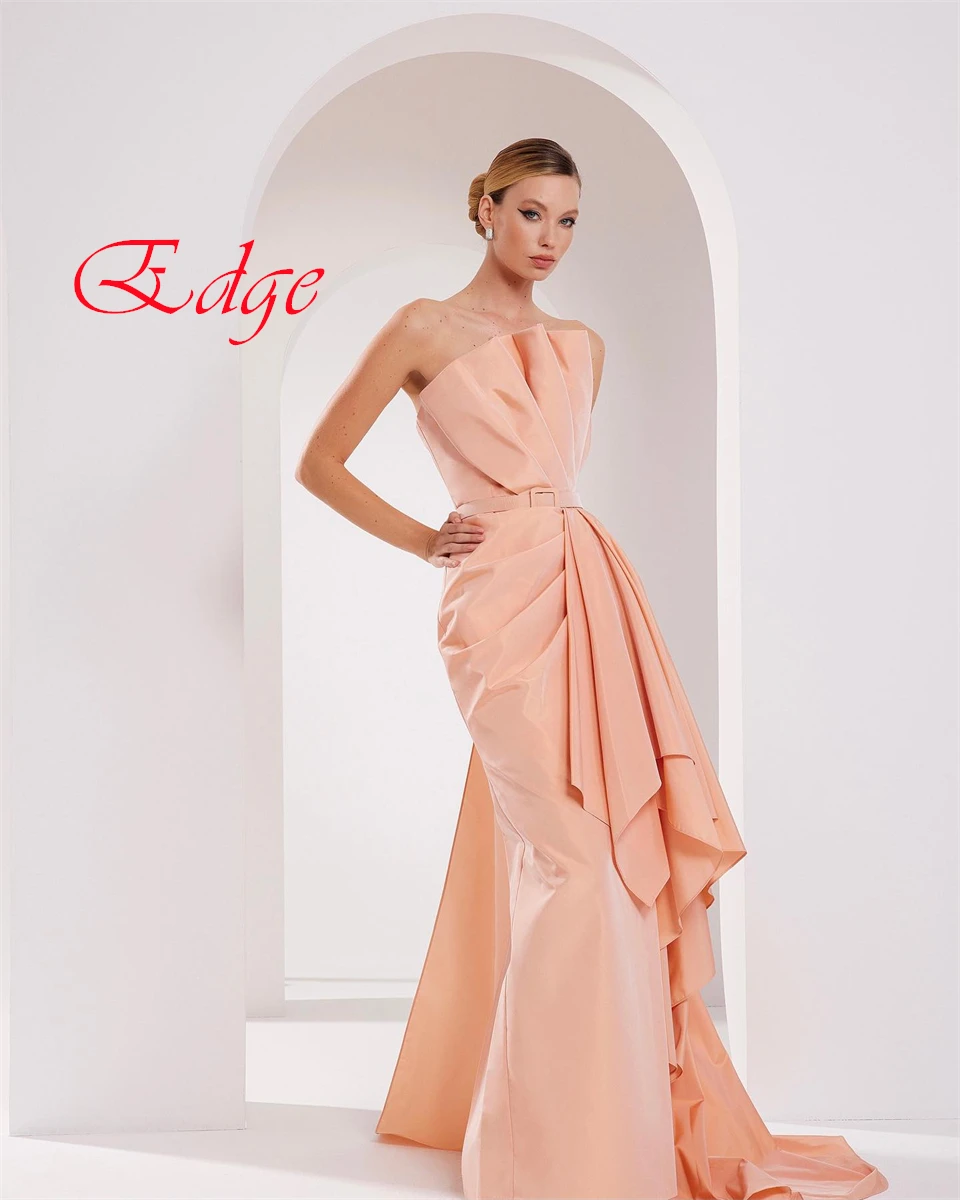 ที่กําหนดเองอย่างเป็นทางการแชมเปญ Jersey ชุดราตรีโมเดิร์น Strapless แขนกุดซิปด้านหลัง Ruched Sweep Train Homecoming Dress