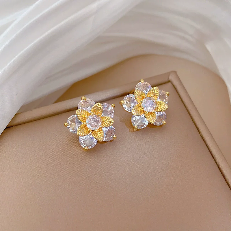 Titanium Steel Five-Leaf Flower Necklace and Earrings Set Micro-Set Personalized Glamorous Banquet Jewelry Accessories