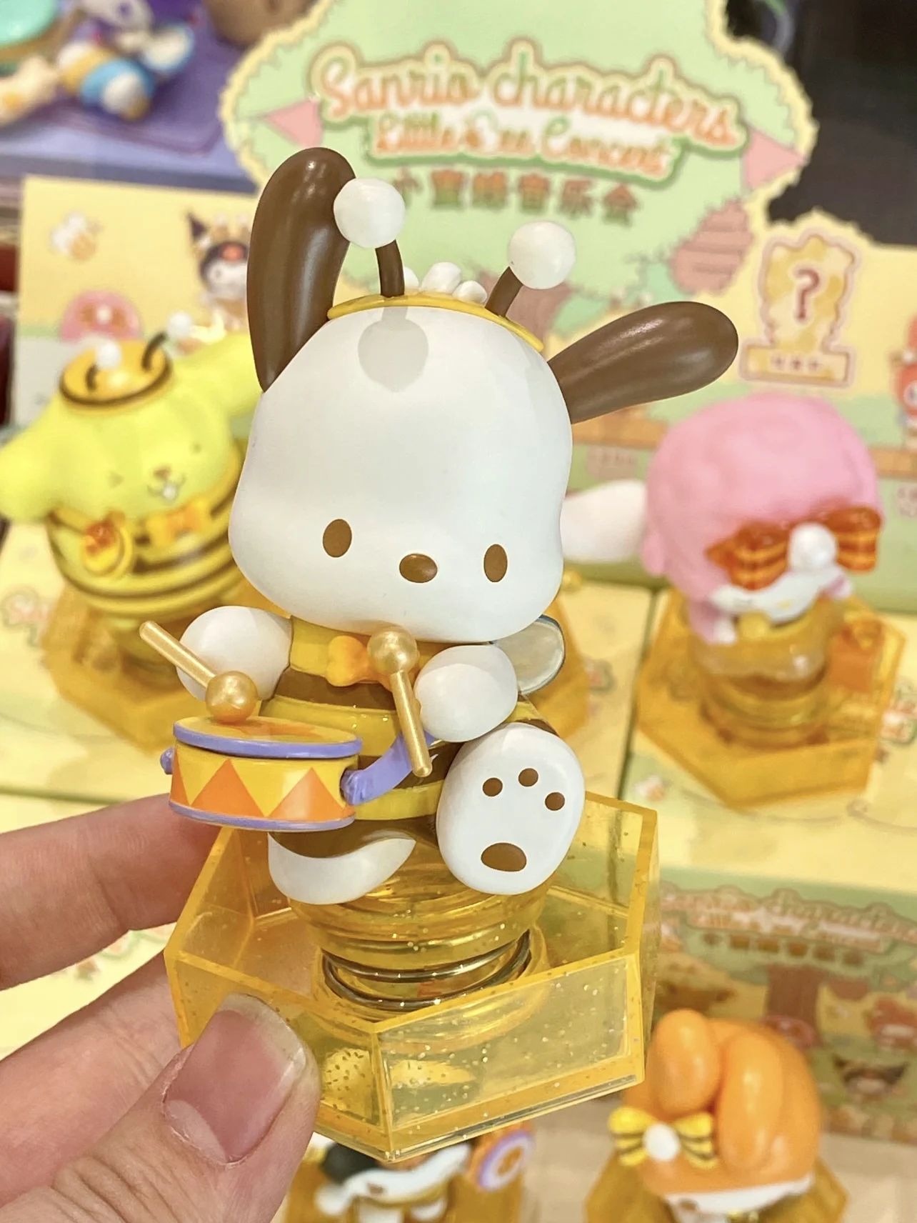 Miniso Sanrio Family Bee Concert Series Blind Box Pompompurin Melody Kuromi Niespodzianka Blind Box Dekoracja stołu Dekoracja