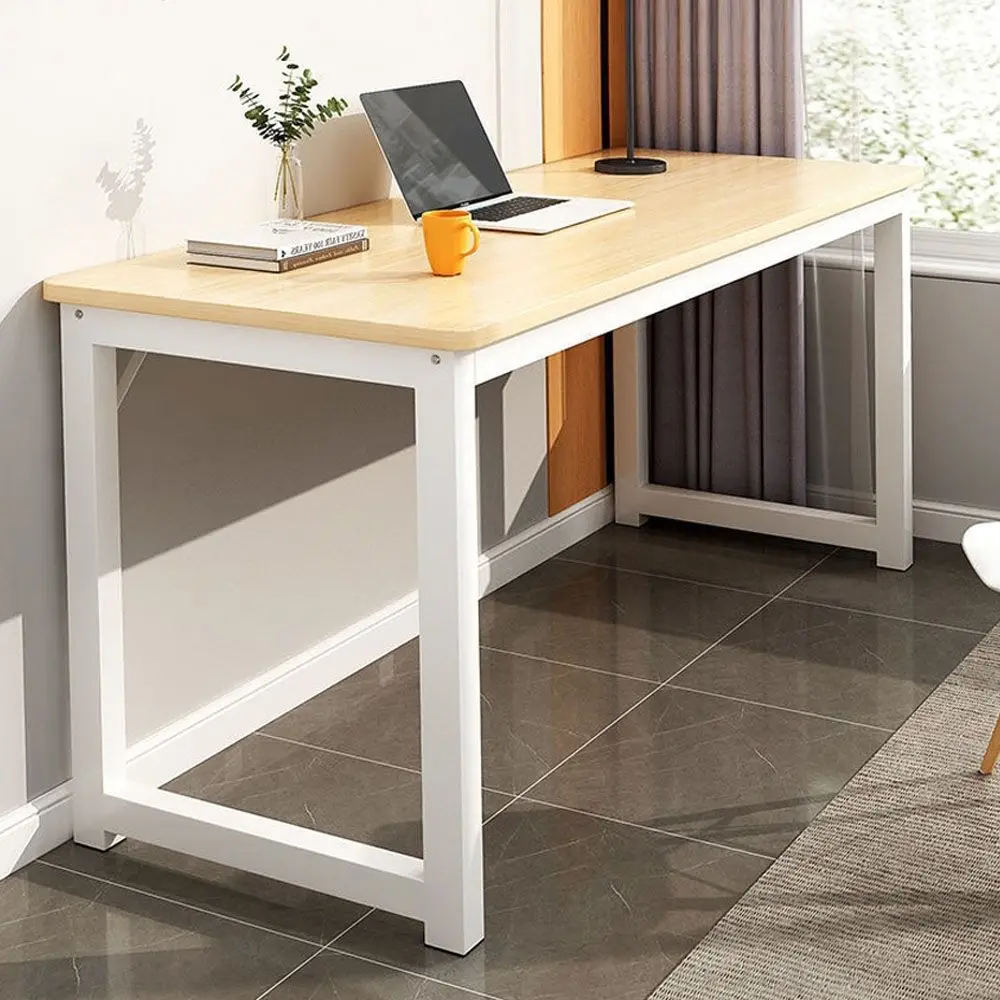 مكتب تجميع عتيق بسيط لشخص واحد ، إطار من التكلفة ، مكتب بسيط لغرفة دراسة الطلاب والمكتب والاستوديو ، في إصدار اليوم ،