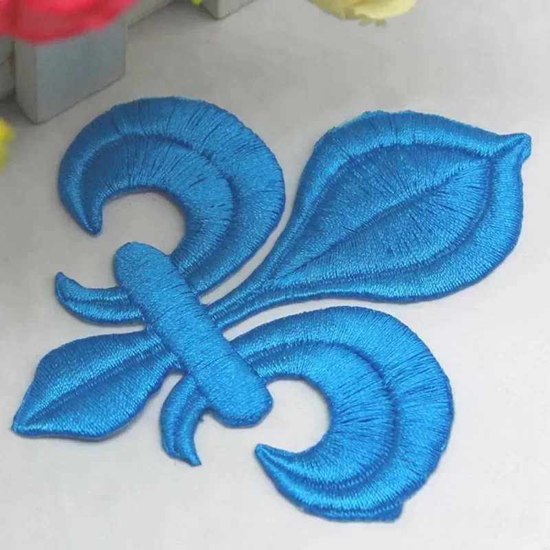 5Pcs Iron On Appliques Embroidered Patches Gold Silver Flower Appliqued Lace Fabric Decoration Lotus De Lis Flower DIY Sewing