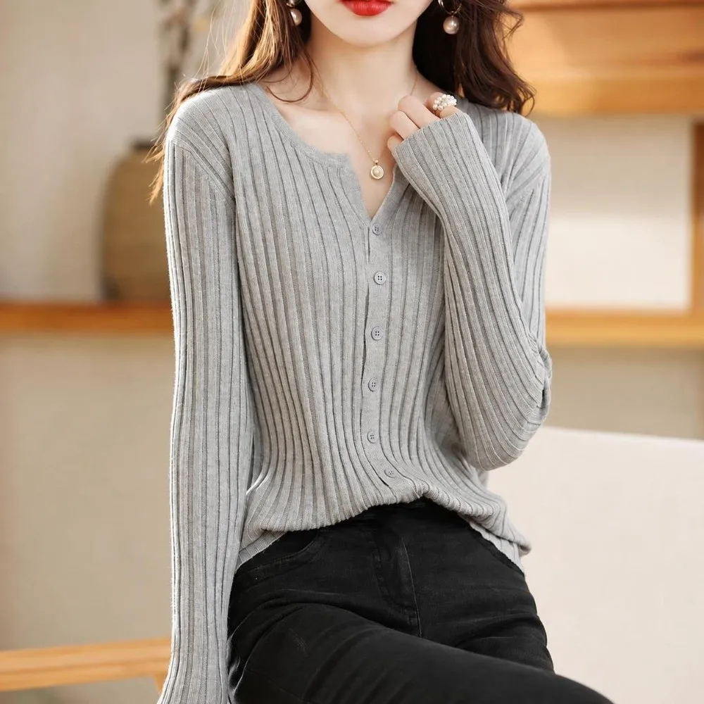 Comfortable Solid Color Knit Cardigan Slim-Fit Design Long-Sleeved Women Cardigan V-Neck Cardigan Top