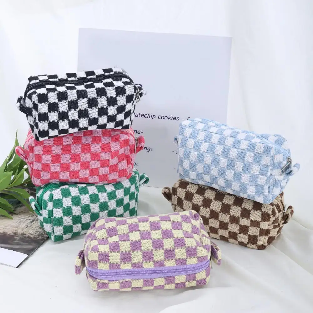 Portable Makeup Bag Plaid Print Women's Cosmetic Bag with Zipper Closure Soft Plush Makeup Pouch for Travel Large for Lipstick