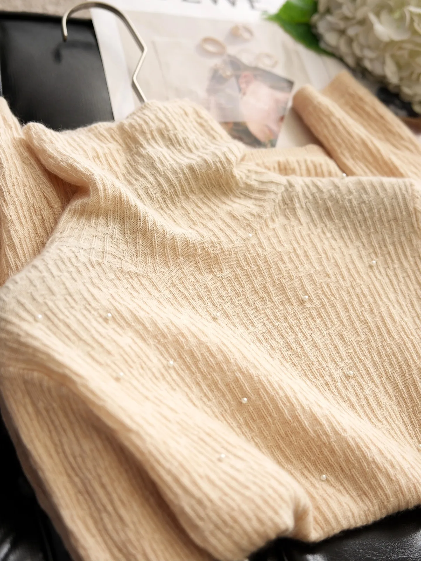 

Мягкий шерстяной вязаный свитер с высоким воротником и жемчужной отделкой, женская модная повседневная одежда, стандартный крой, длинный рукав