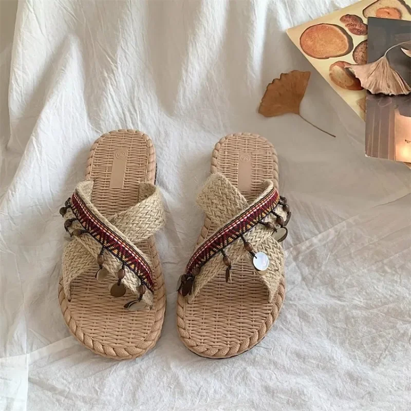 Zapatillas de una palabra de fondo plano para mujer, zapatos cómodos de verano para playa al aire libre, sandalias de lujo para mujer, diseñadores de moda