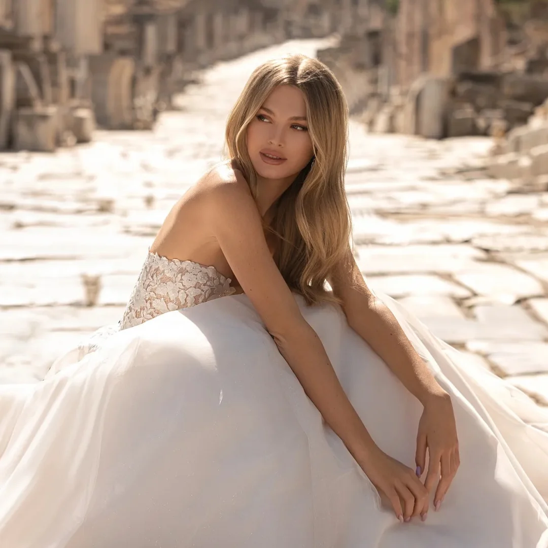 Floral Lace Strapless Brides Wedding Dresses Modern Beach Sweetheart A-line Backless Ruched Long Gown Elegant Ivory Bridal Dress