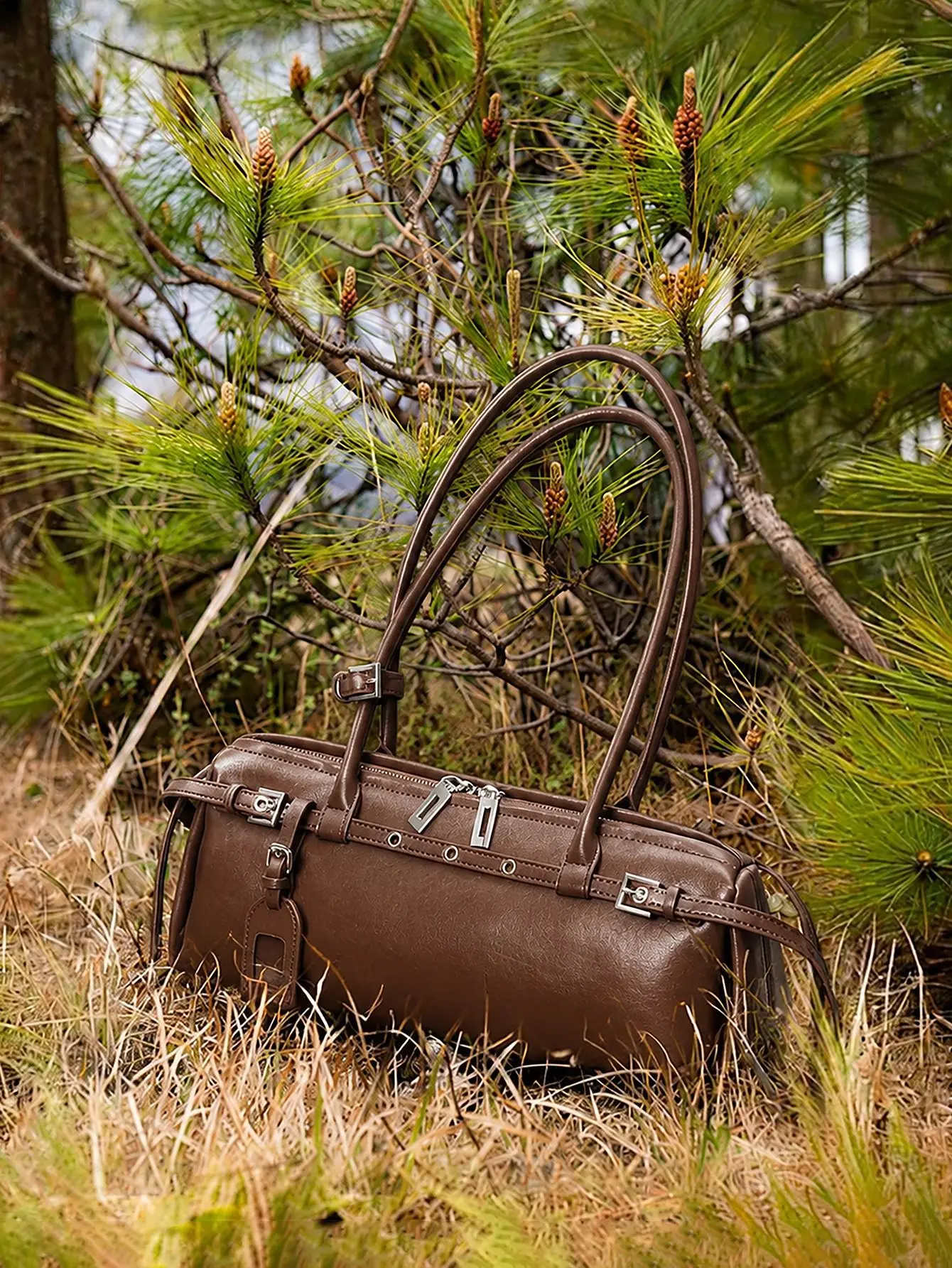 Retro motorcycle-style backpack - Large capacity handbag for work - Small-sized, highly popular, exclusive leather bag