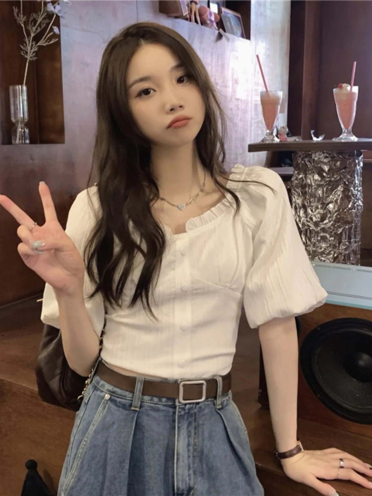 シックなショートショルダーバブルスリーブシャツ女性の甘い優しい夏のデザインスクエアカラーファッショナブルな韓国スタイルブラウス