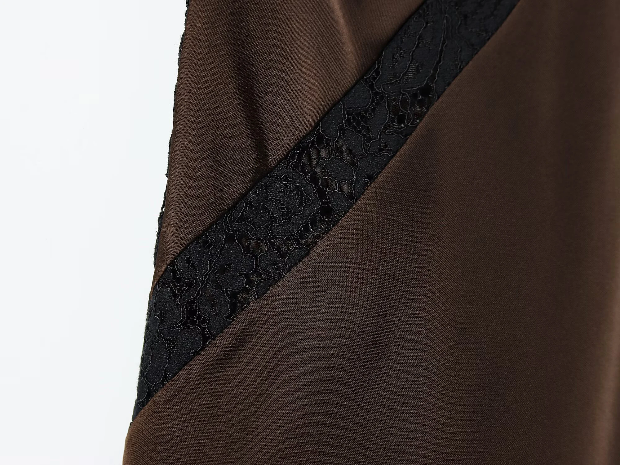 ZERAINS 2025, neues Winterprodukt, französisches, sexy, asymmetrisches Midikleid aus Satin mit Spitze und Riemen