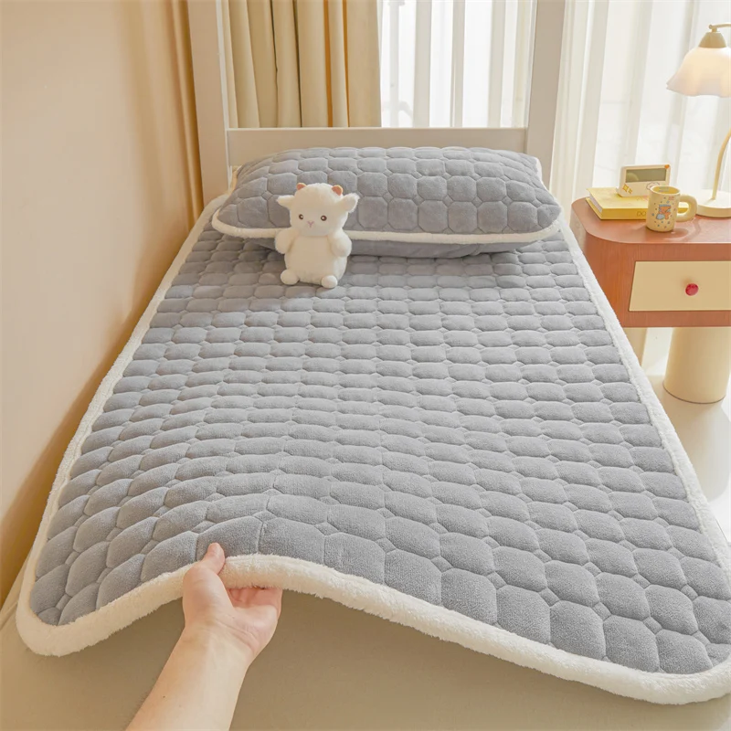 Winter Velvet Single Bed Mattress Cover Warm Quilted Flat Bed Sheet Children Student Mattress Protector 90/120cm