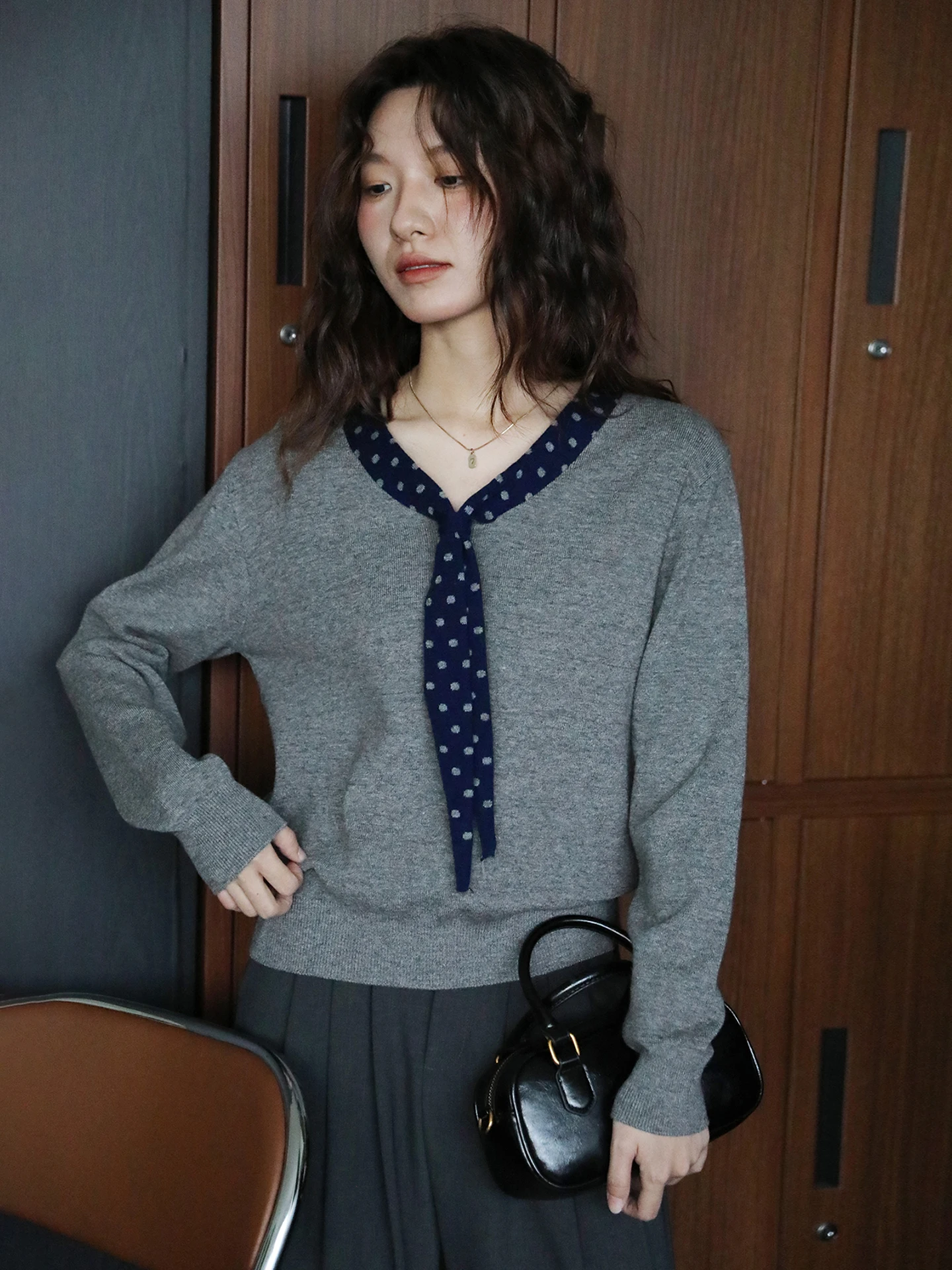 

Шелковый шарф в горошек, вязаный свитер на одно плечо, базовая кофта, верхняя одежда, модный мягкий вязаный топ с длинными рукавами