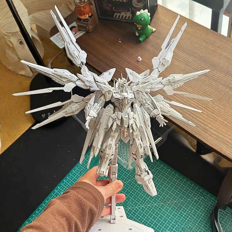 

CHANGLONG 7701 STRIKE FREEDOM MGEX 1/100 MG Toys TWILIGHT-COATING Assembly Model Kit Action Figure White Version Robot