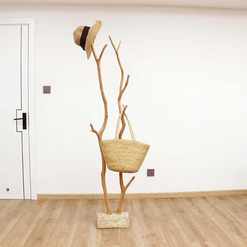 Ornamento per la decorazione interna del appendiabiti con ramo essiccato naturale