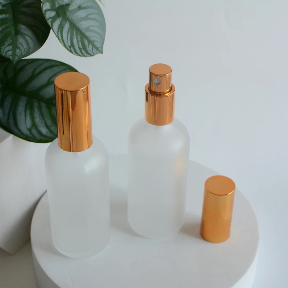 Lege matglazen parfum Mister Spray Vloeibare roller Glazen flessen Metalen cilindrische deksels met plastic dop voor essentiële oliën