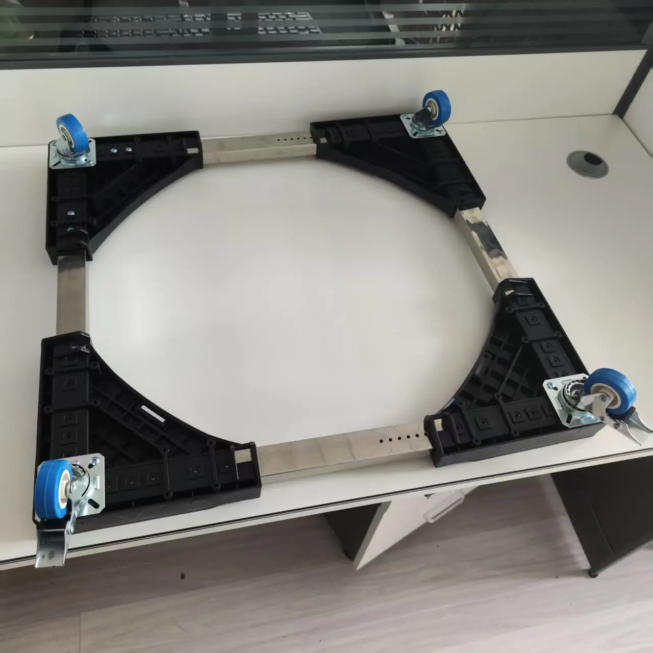 핫세일 신제품 이동식 스탠드-세탁기 및 냉장고 공장 직판 가전제품 이동식 바퀴 포함