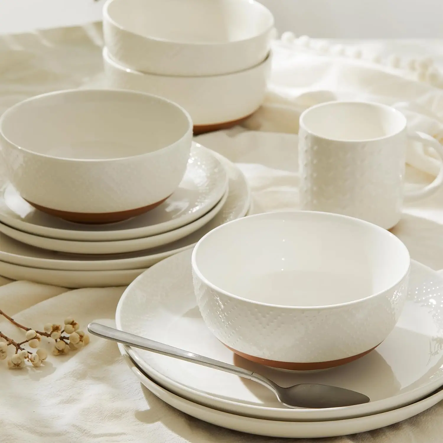 أطقم أواني طعام من البورسلين تتسع لـ 4 أشخاص، طقم أطباق وأطباق منقوشة يدويًا مكونة من 12 قطعة مع سطح من الطين الريفي والخدش R