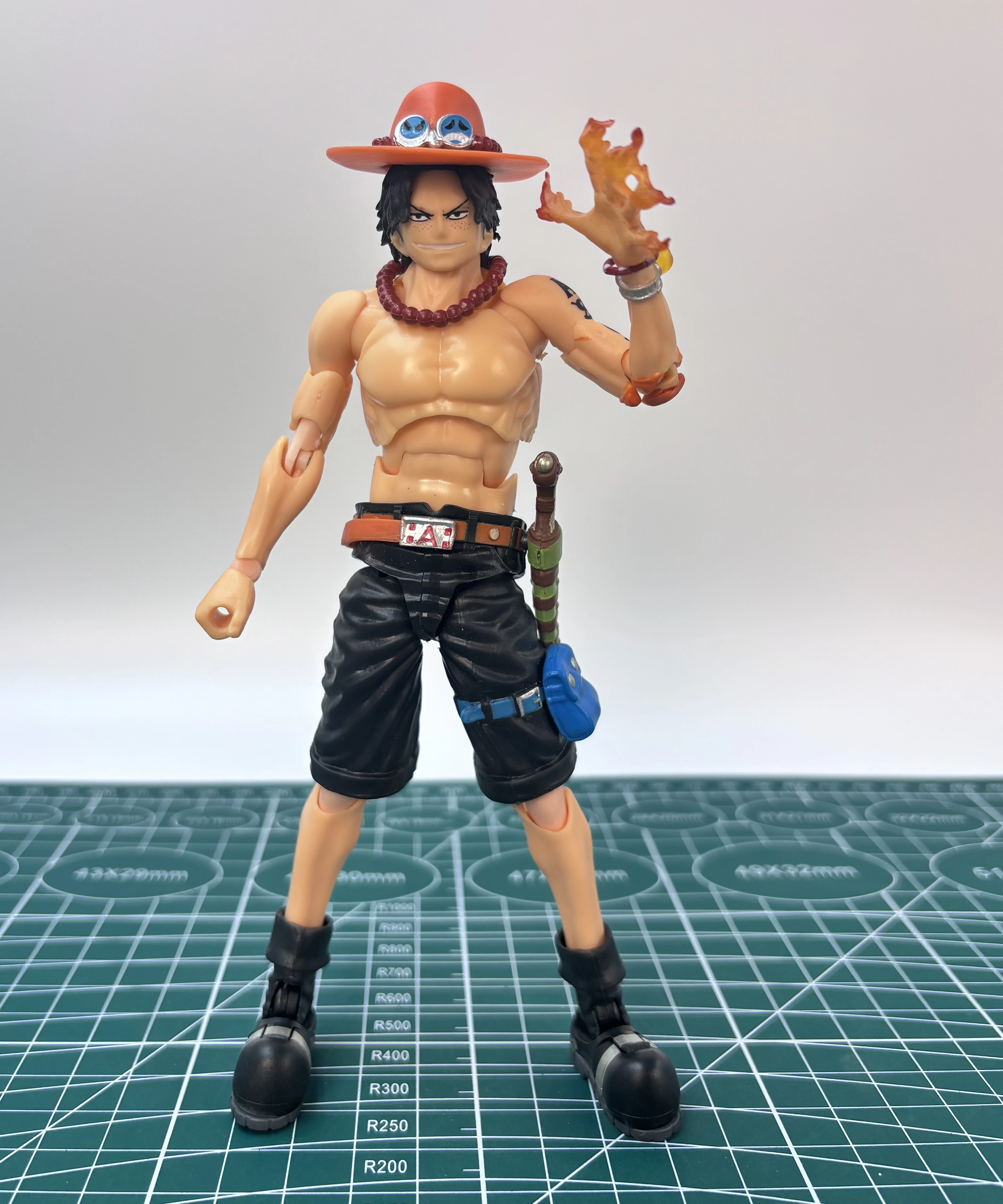 Bandai SHF One Piece Ace Actionfigur - Vollständig beweglich mit austauschbaren Gesichtern, Sammlerqualität Anime-Statue – Detail 7