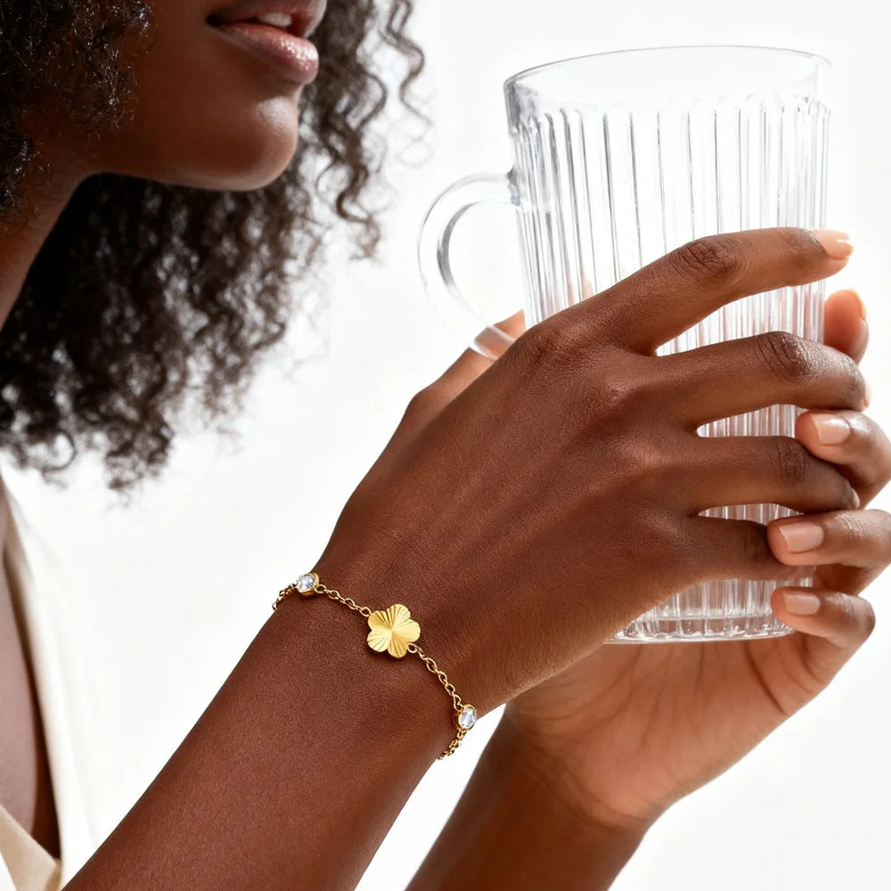 

Stainless Steel Bracelets for Women, Fashion Flower Bracelet With Cubic Zirconia Charms, Adjustable Gold Plated Jewelry