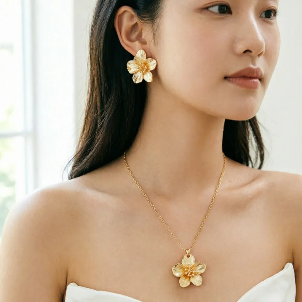 2026 New Simple Metal Wrinkled Stereoscopic Flowers Pendant Necklace and Earrings for Women Fashion Jewelry Sets Gifts