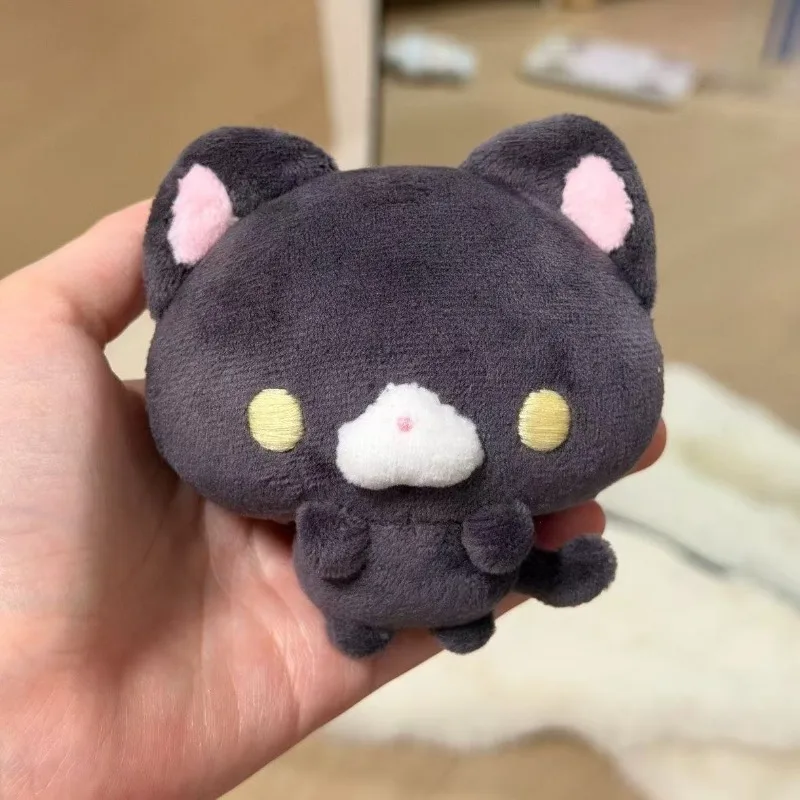 Adorable pendentif en peluche représentant un ours brun et un petit chat noir, style dessin animé, mignon, pour décorer un sac à dos ou un livre.