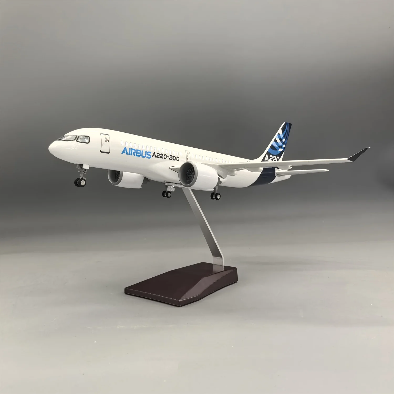 1/100 Maßstab Flugzeugmodell 38cm A220-300 Prototyp Fluggesellschaft Druckguss Flugzeug Resin Zusammenbaubares Flugzeugmodell Erwachsenen-Souvenir Mit Beleuchtung und Standfuß
