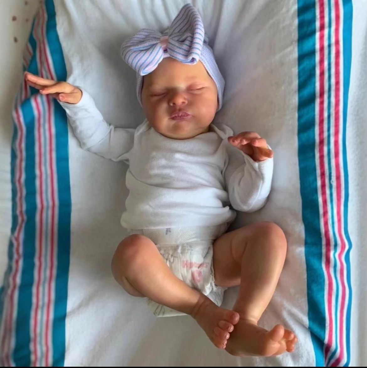 18" Laura Deluxe Reborn Baby Girl - Lifelike Sleeping Face Design | Hand-Stitched Couture Outfits | Safe & Cuddly Gift for Kids