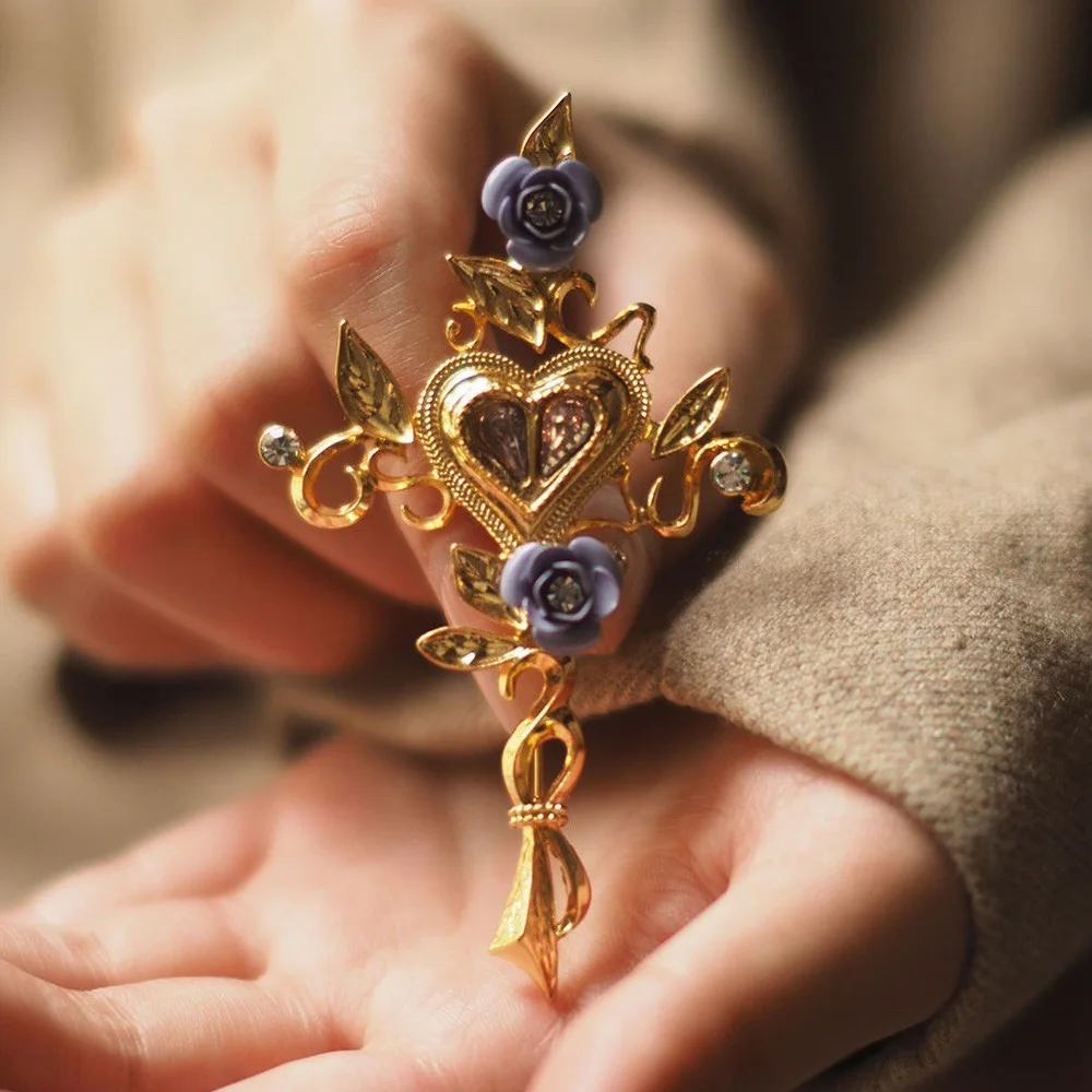 

Vintage Cross Brooch Dark Night Rose Flower Fairy Gold-Plated Retro Copper Pins Jewelry Brooches Props Gifts High Quality