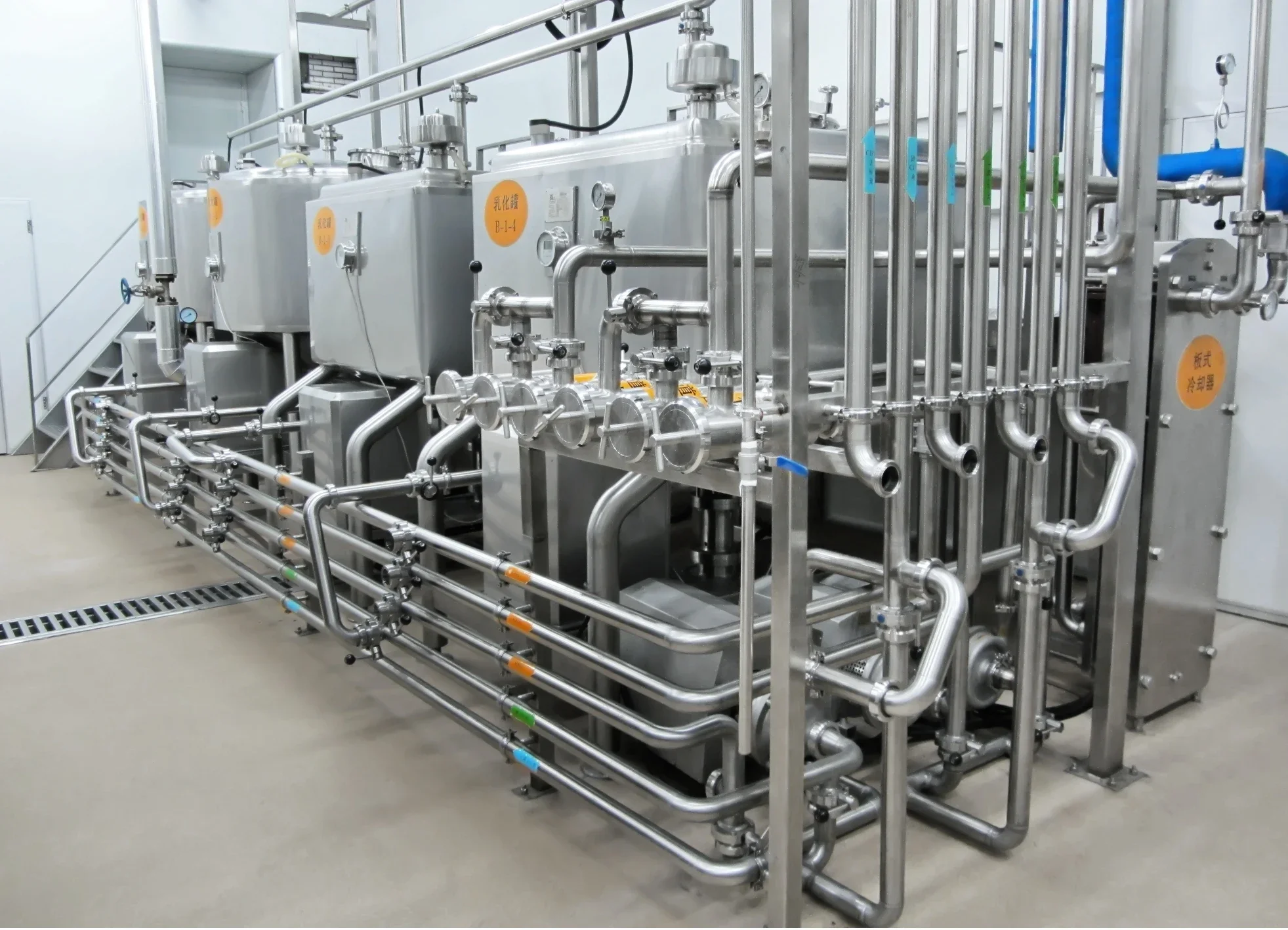 Small scale milk processing machine