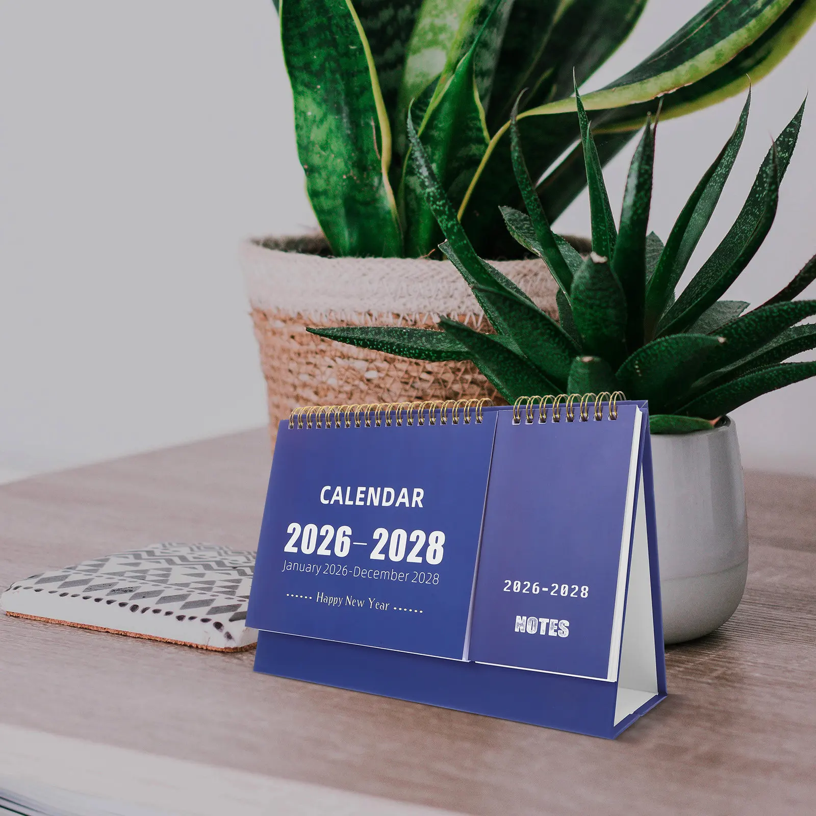 

Настольный календарь на 2026-2028 годы с плотными страницами и гладким механизмом перелистывания для ежедневного планирования, украшения офиса, академического года