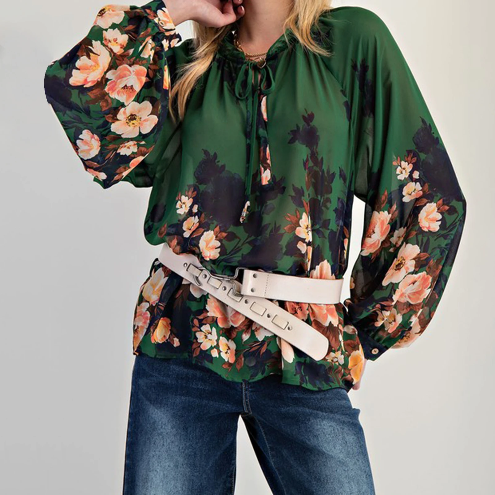 قمصان شيفون مطبوعة بالورود للسيدات بلوزات فضفاضة مكشكشة بياقة على شكل V وأكمام طويلة قطع علوية للسيدات لخريف 2025 ملابس خروج جديدة للسيدات