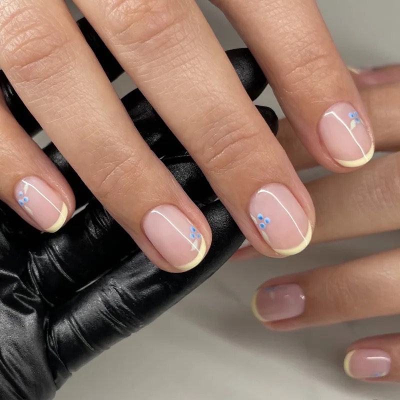 

Cute Blueberry Hand-painted Wearable Nail Art Yellow French Short Round Fake Nail Detachable Finished False Nails Press on Nails