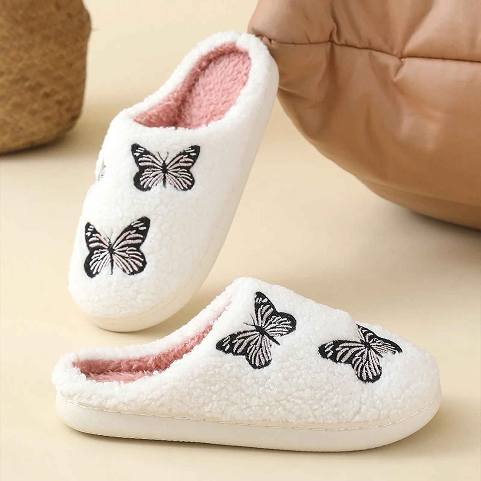 SHAJI Unisex Plüsch-Baumwoll-Hausschuhe mit Drei-Schmetterling-Stickerei, Warme TPR-Sohle, Rutschfeste Indoor-Hausschuhe für Herbst und Winter – Detail 10