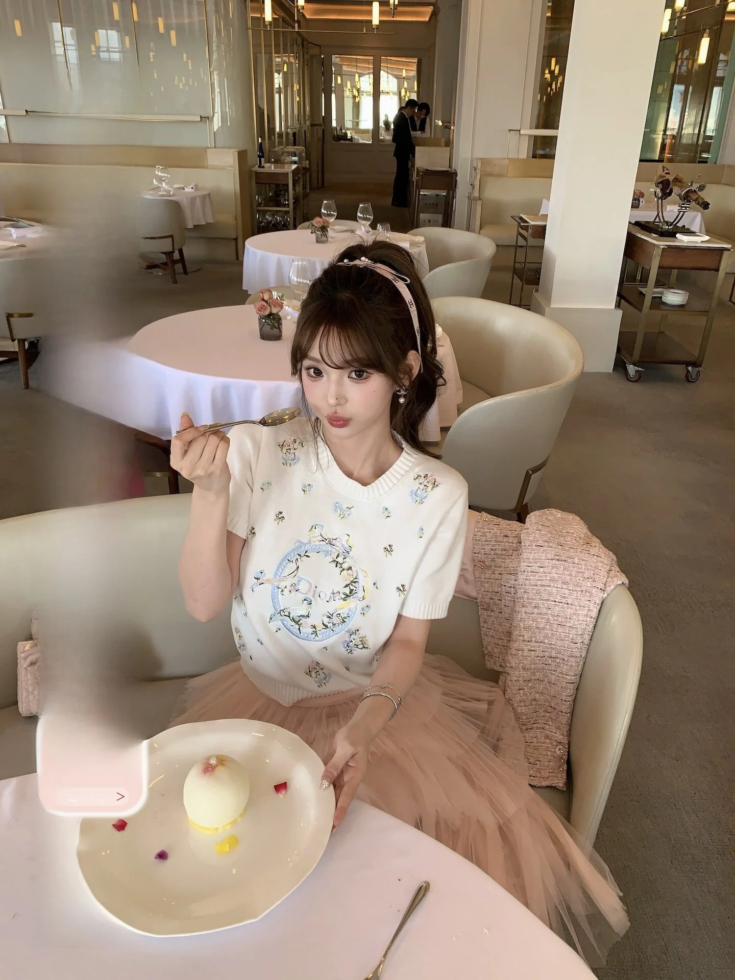 

F Boutique round Neck Short Sleeve Knitted Sweater Embroidered Details Soft Wool Blend Comfortable Fit Vintage Style Garden F...