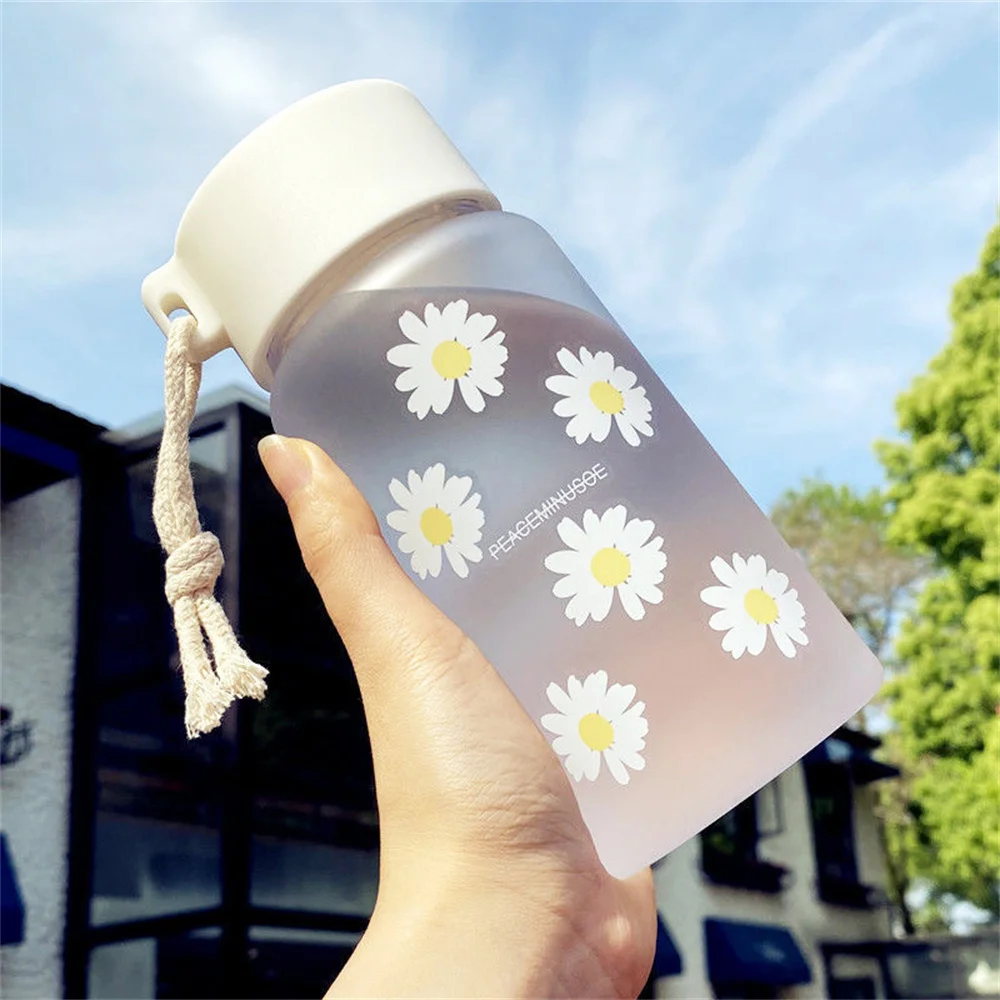 

480ml Water Bottles Small Daisy Frosted Plastic Cup Portable Travel Sports Creative Water Cup Kawaii Direct Drinking Tea Cup