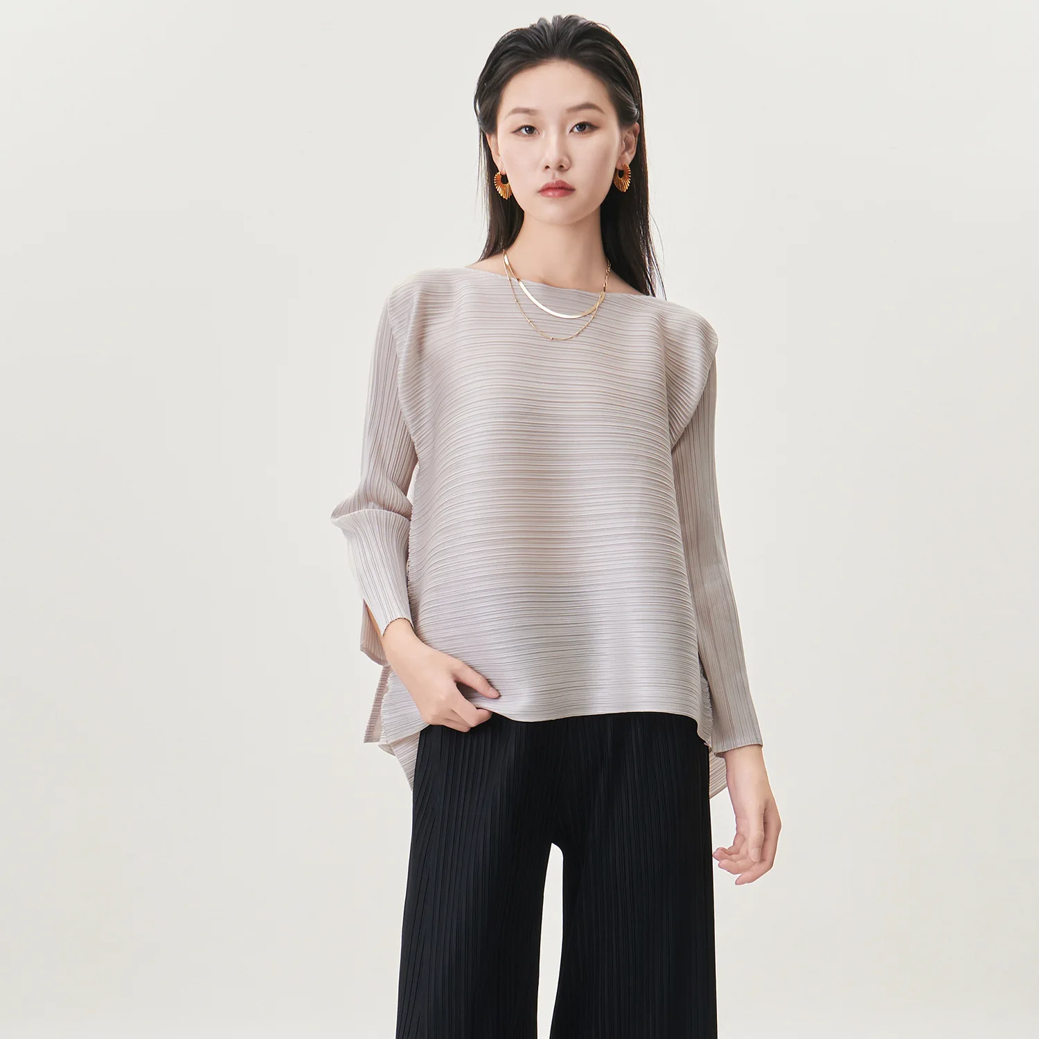 

Spring/Summer Long-Sleeved Top, Loose Fit, Basic Style, Irregular Solid Color, Simple and Versatile T-Shirt for Women
